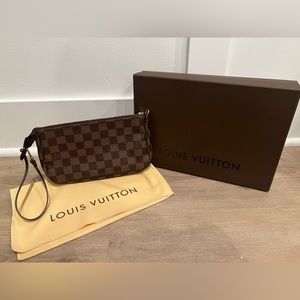 Louis. Vuitton clutch wristlet
